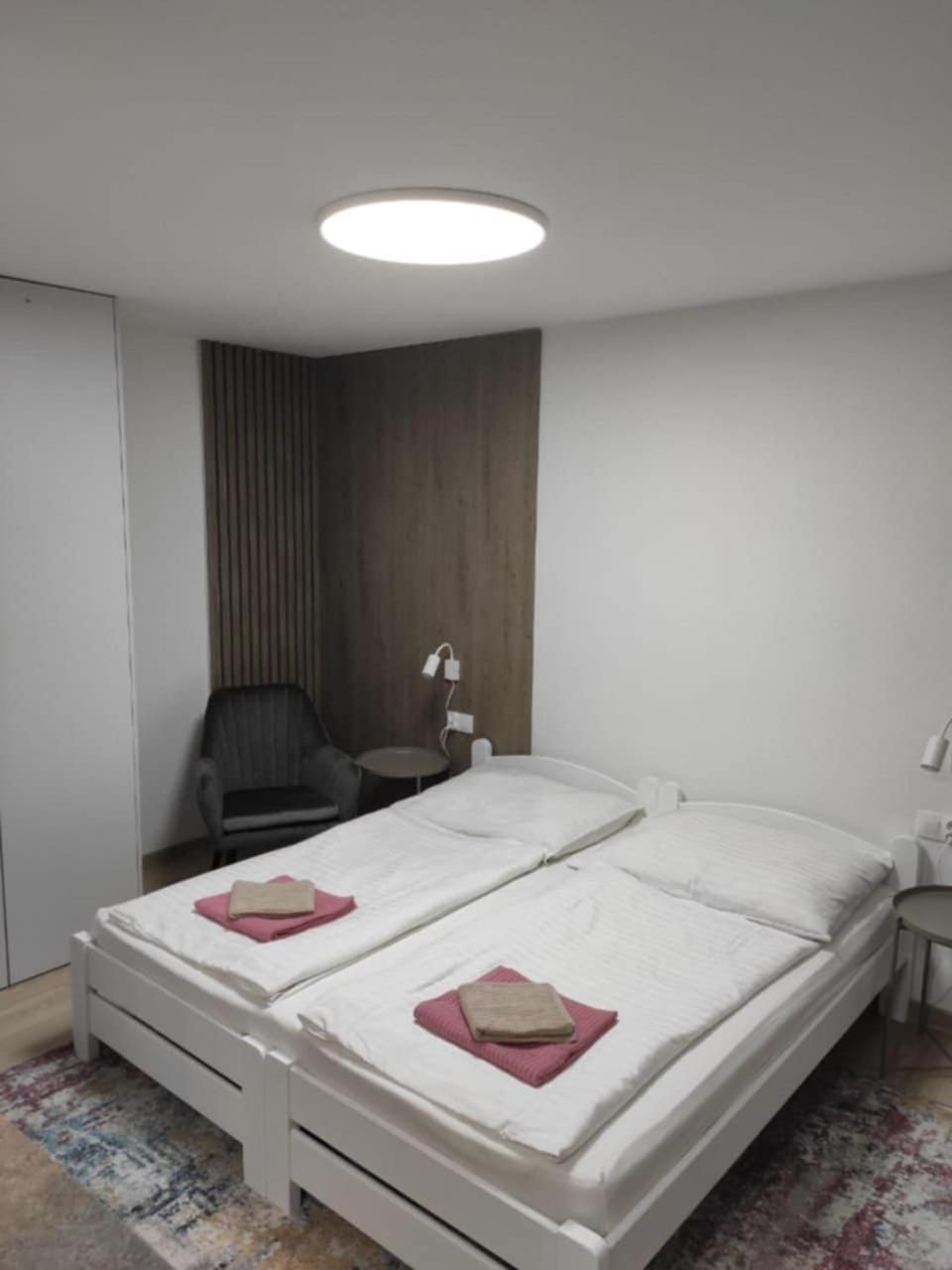 Hotel Privat Julia à Vrbov Extérieur photo