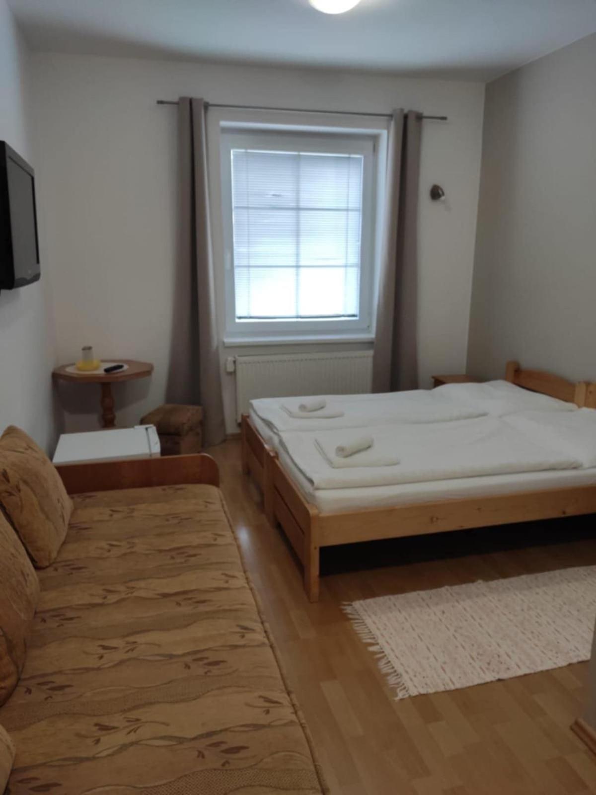 Hotel Privat Julia à Vrbov Extérieur photo